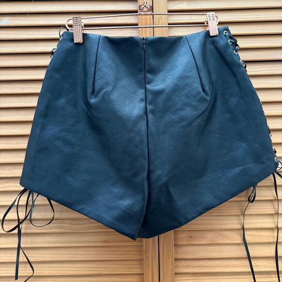 NWT 12th Tribe Black high rise shorts size medium - Picture 5 of 8